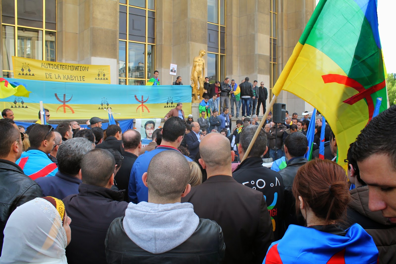 Le MAK organise des rassemblements cycliques dans sa capitale : Paris. D. R.